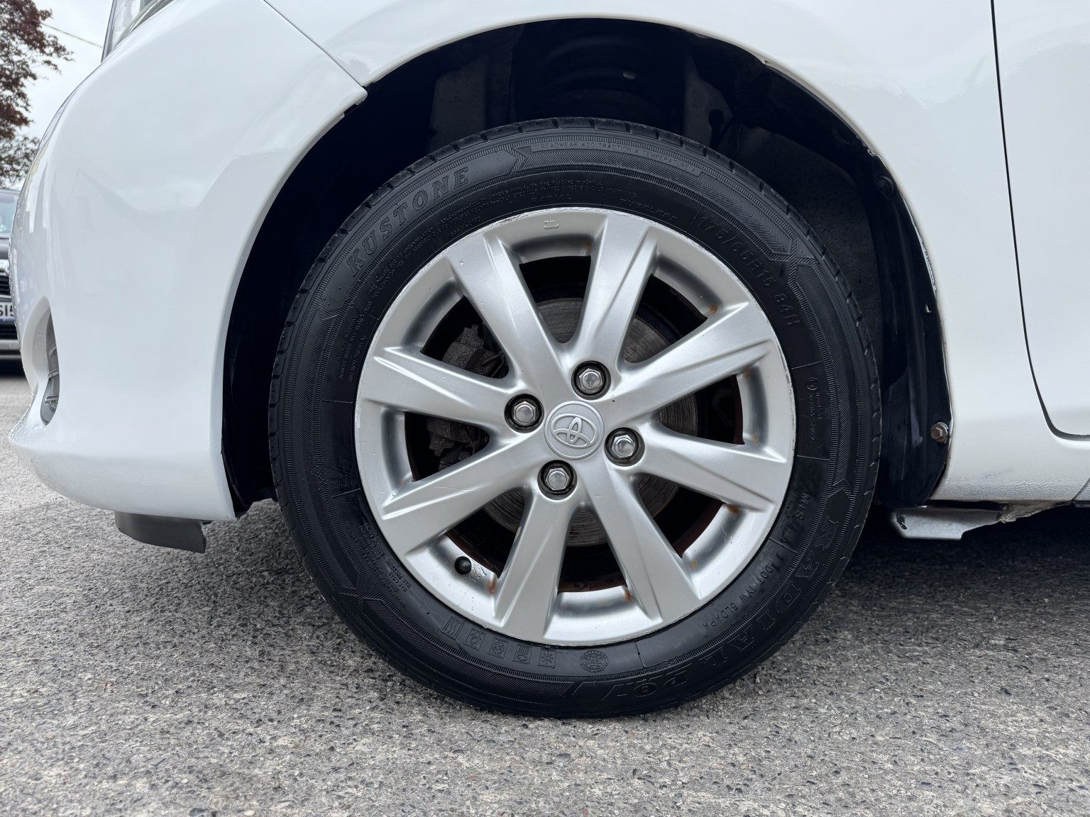 Toyota Yaris - Image 12