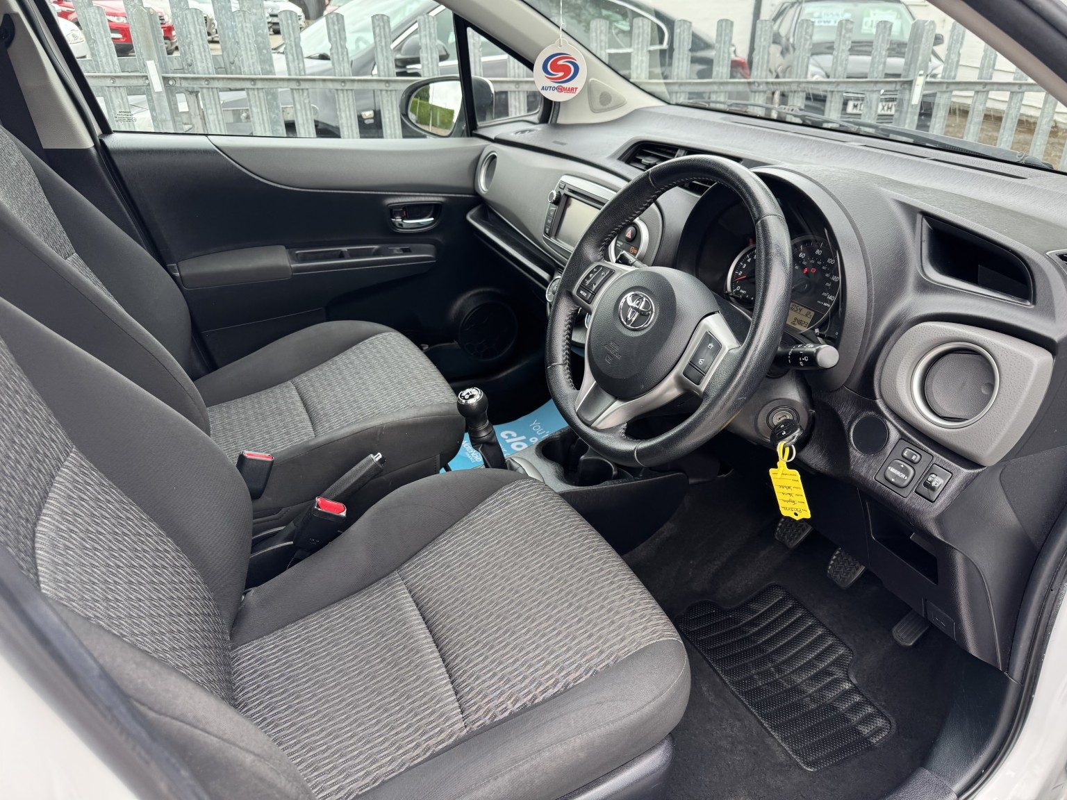 Toyota Yaris - Image 17