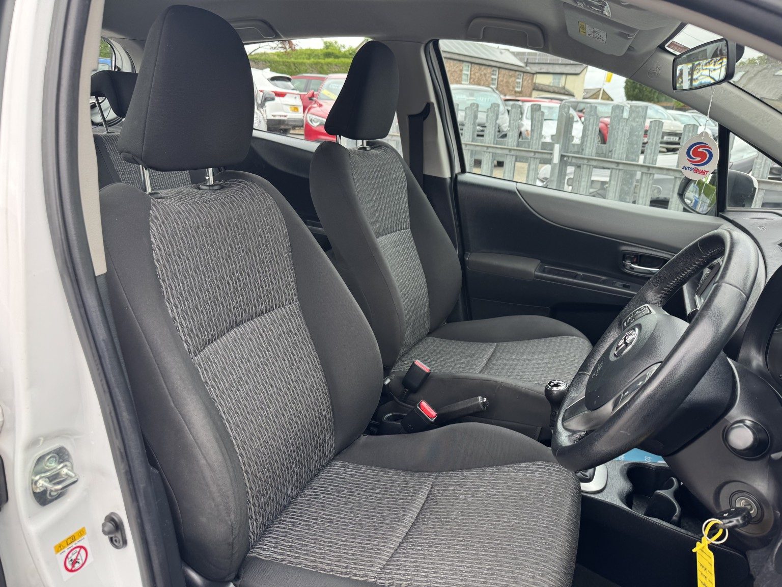 Toyota Yaris - Image 18