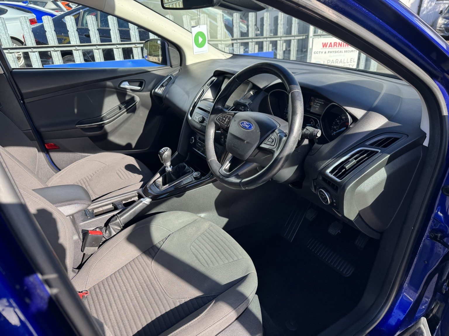 Ford Focus - Image 17