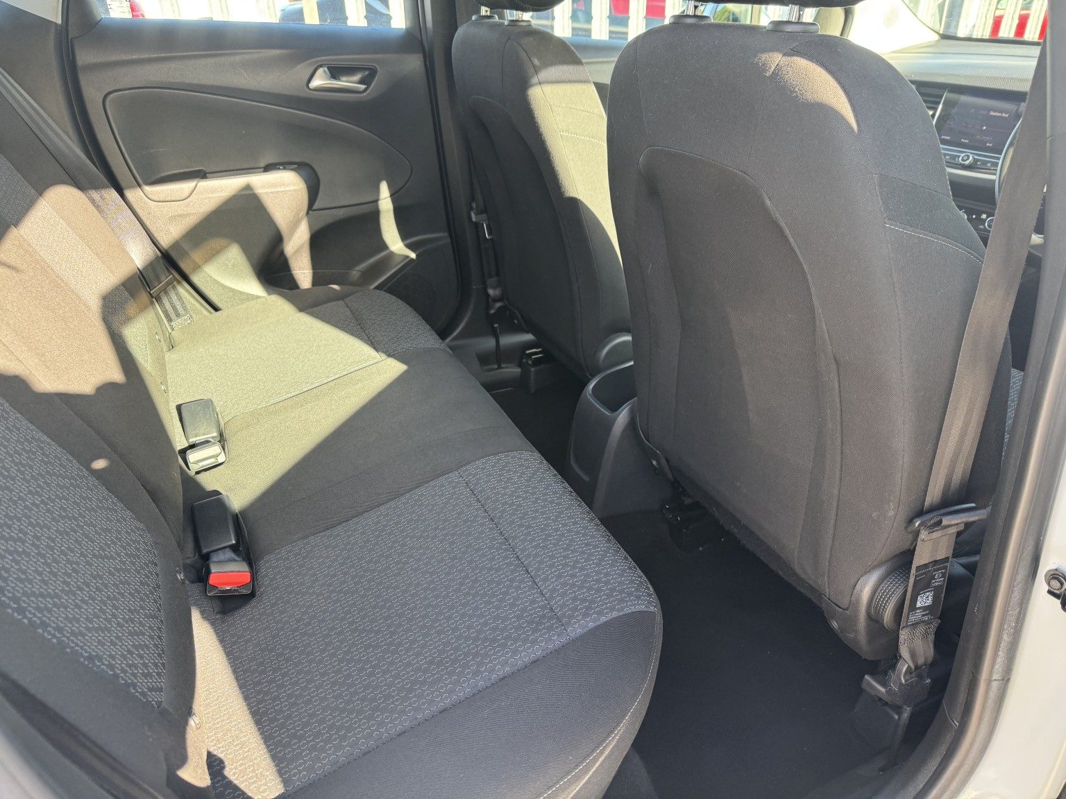 Vauxhall Crossland X - Image 18