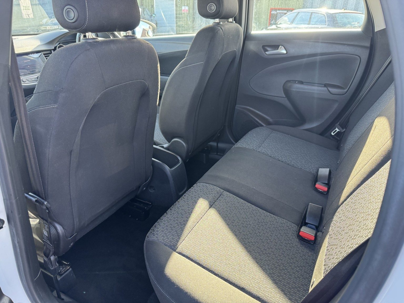 Vauxhall Crossland X - Image 19