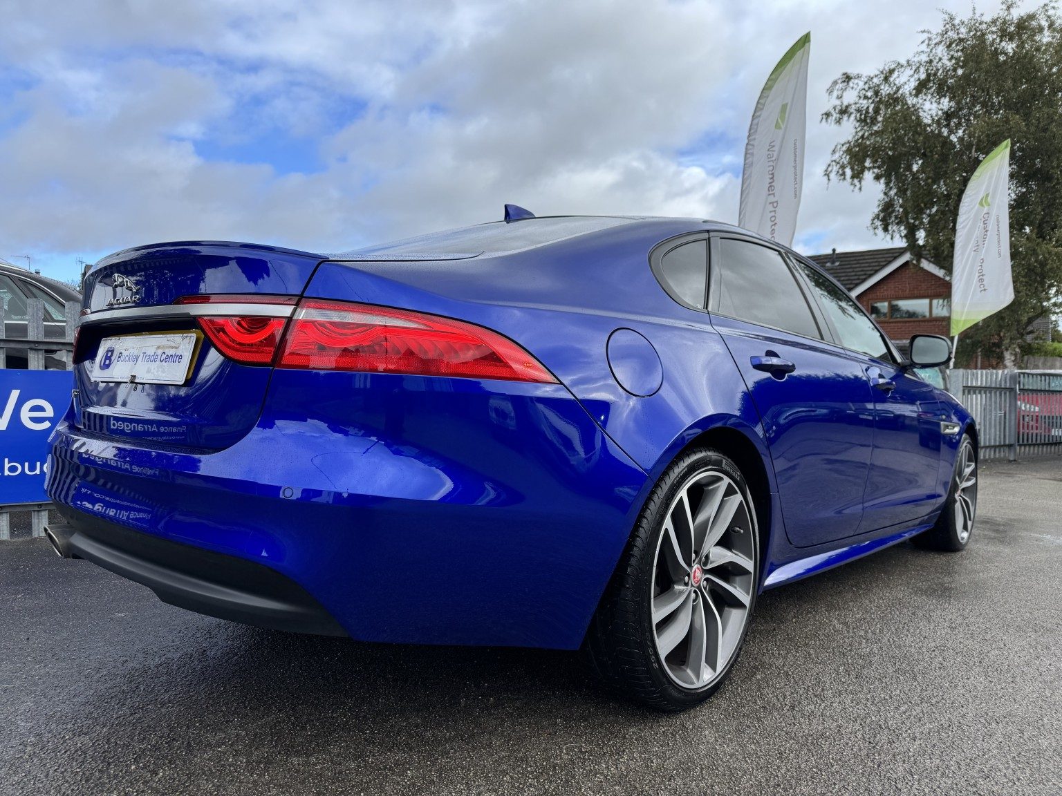 Jaguar Xf - Image 11