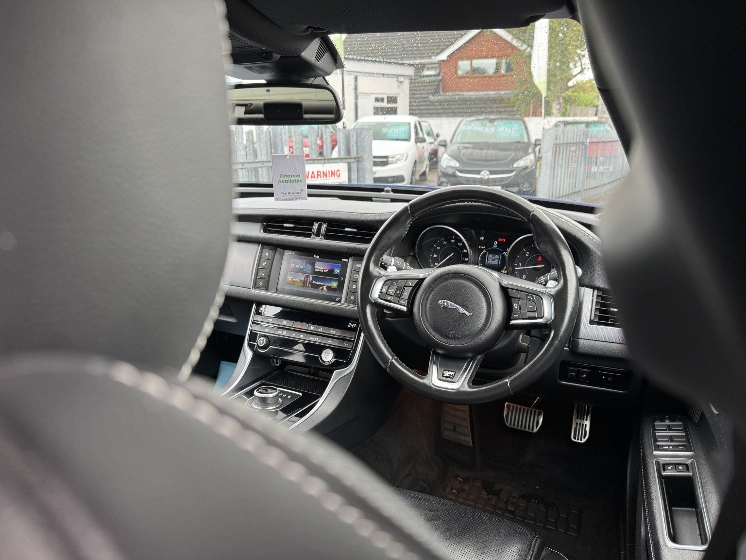 Jaguar Xf - Image 16