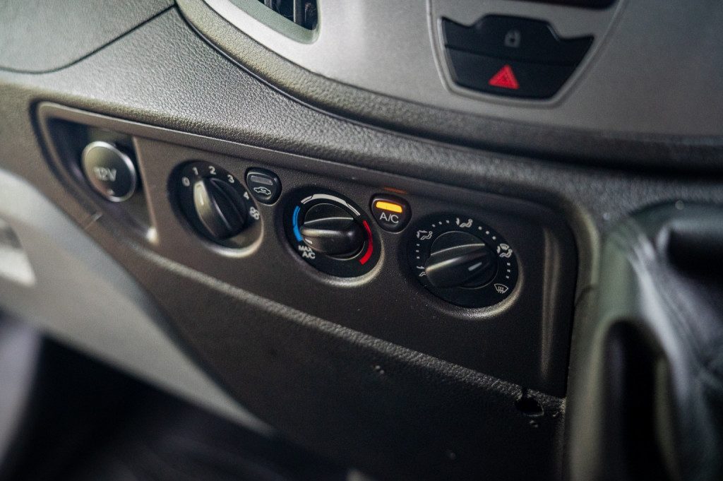 Ford Transit - Image 19