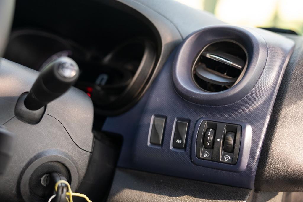 Vauxhall Vivaro - Image 18