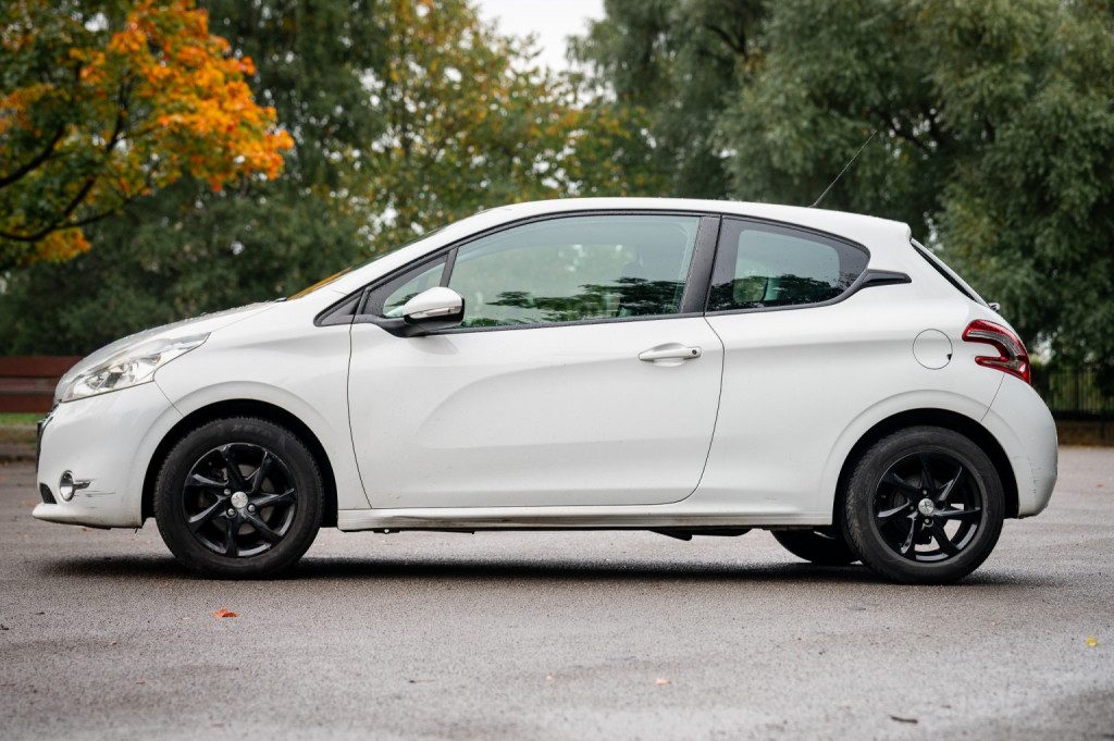 Peugeot 208 - Image 4