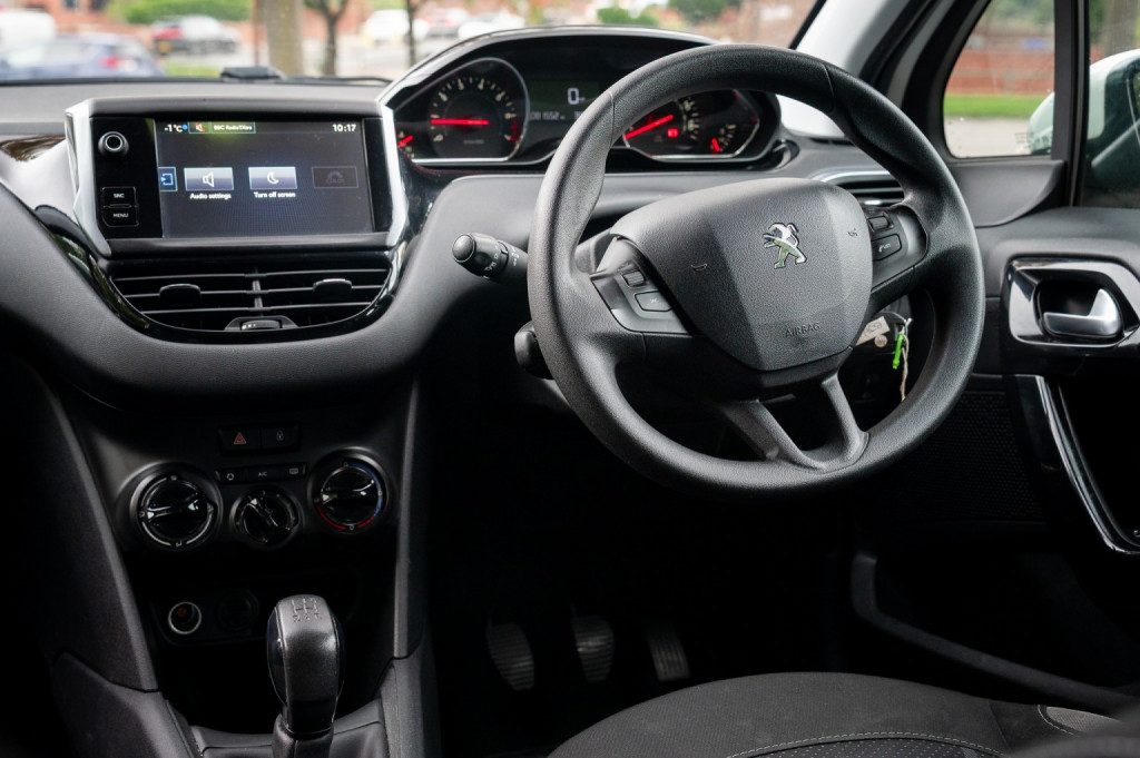 Peugeot 208 - Image 18