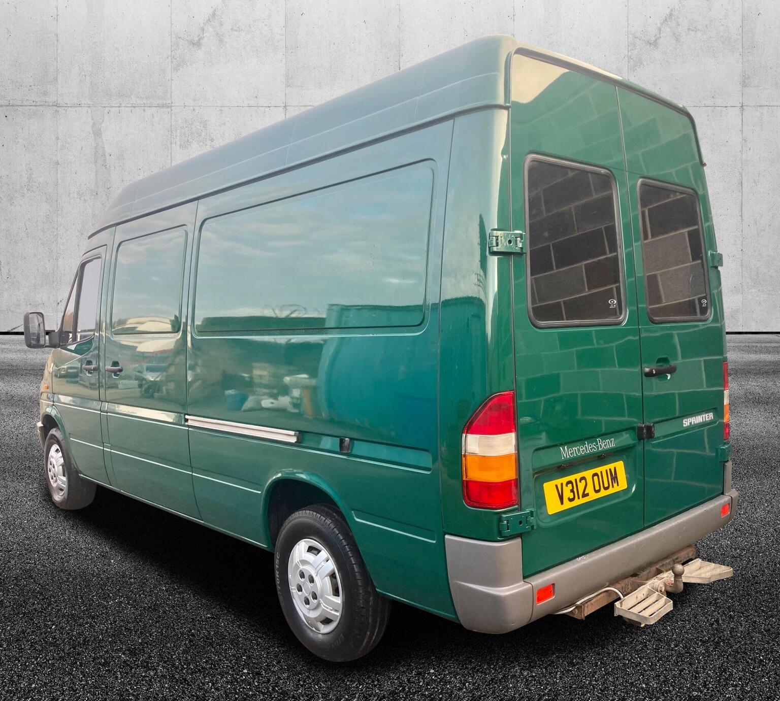 Mercedes-Benz Sprinter MWB 5 Cylinder - Image 6