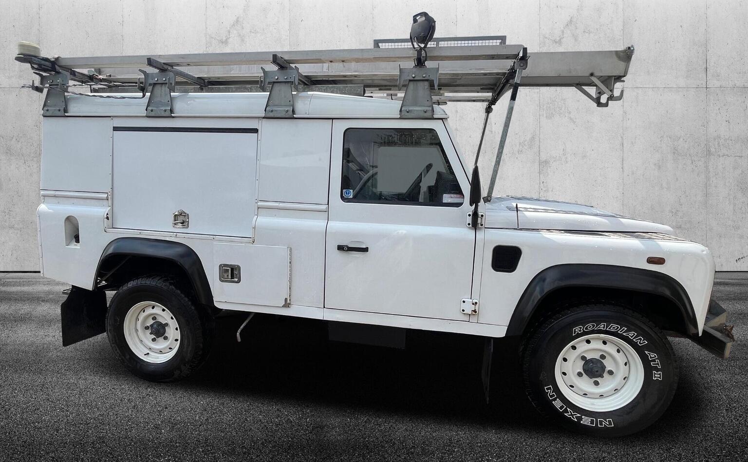 Land Rover Defender 110 Ex Utilities - Image 9