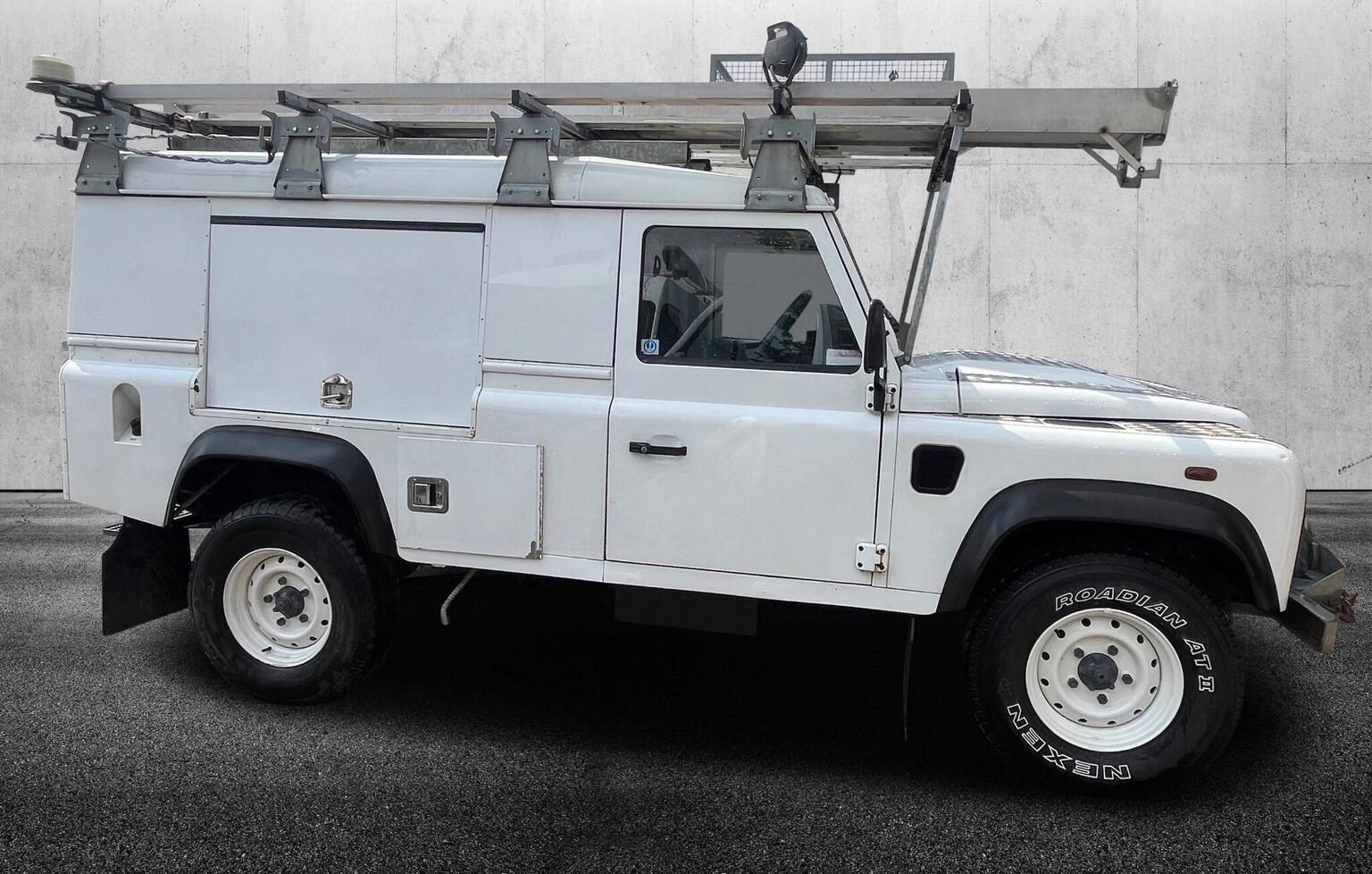 Land Rover Defender 110 Ex Utilities - Image 11