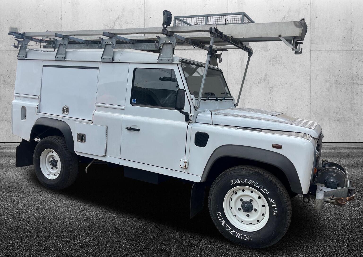 Land Rover Defender 110 Ex Utilities - Image 12