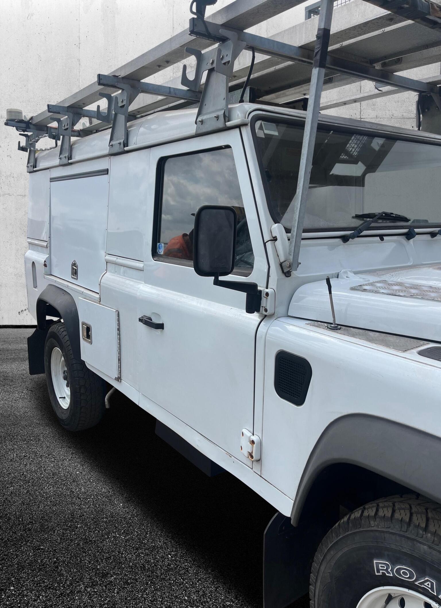 Land Rover Defender 110 Ex Utilities - Image 13