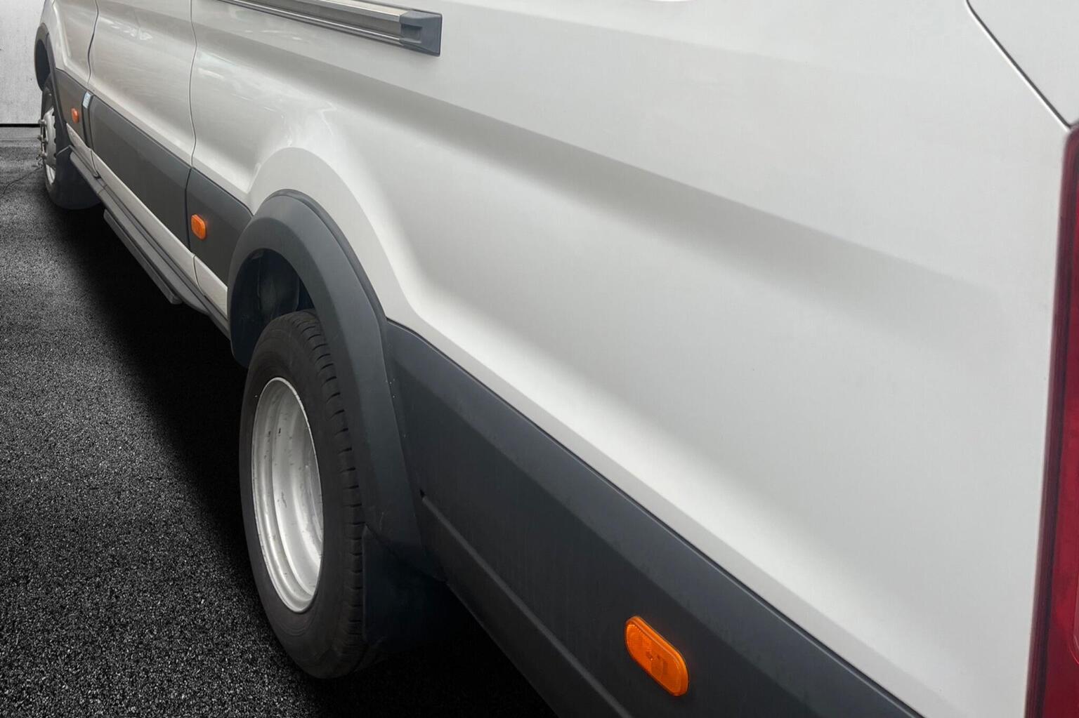 Ford Transit 17 Seater Mini Bus - Image 11
