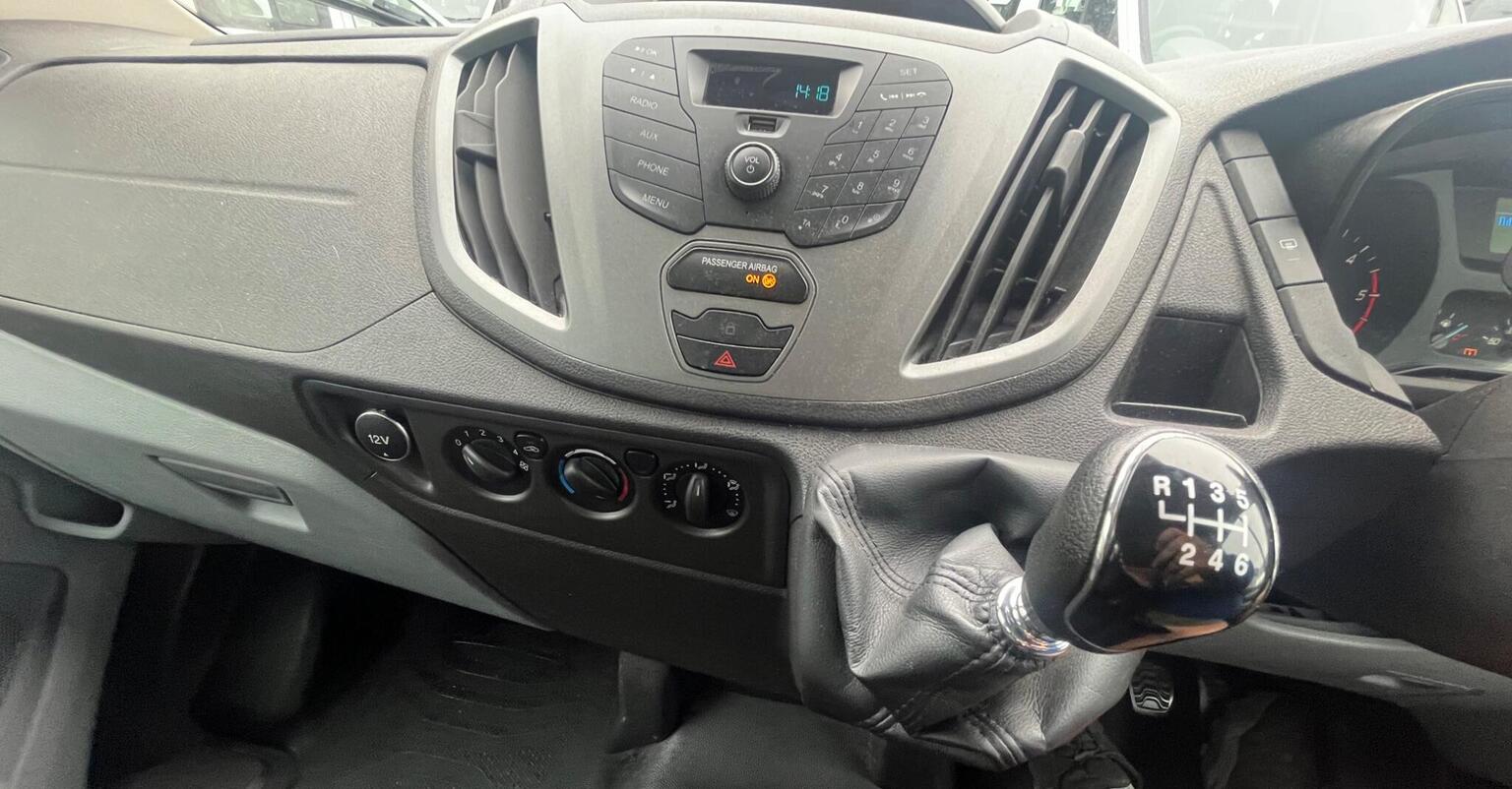 Ford Transit 17 Seater Mini Bus - Image 17