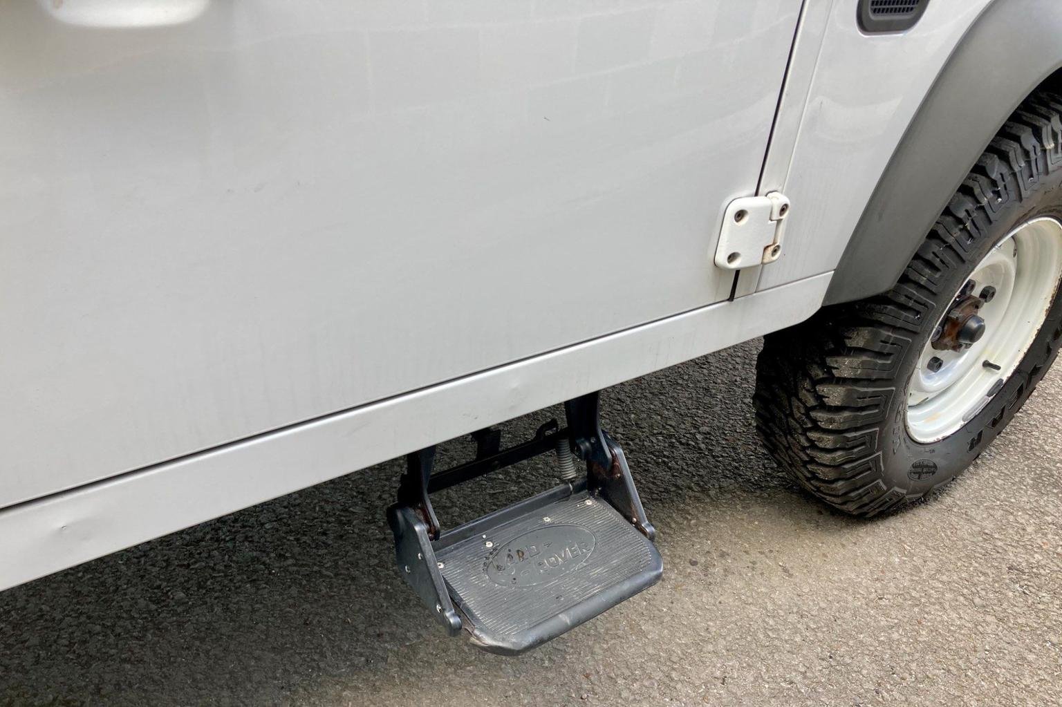 Land Rover Defender 110 Van - Image 17