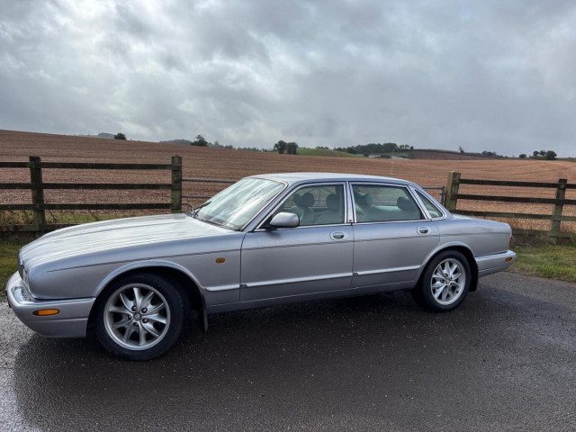 Jaguar Xj - Image 4