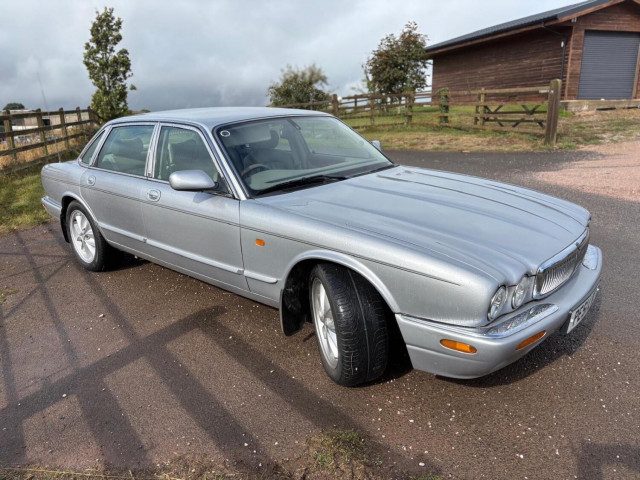 Jaguar Xj - Image 8