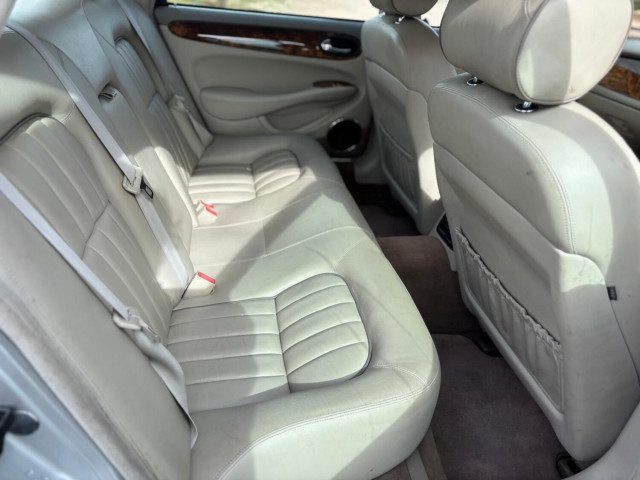 Jaguar Xj - Image 10
