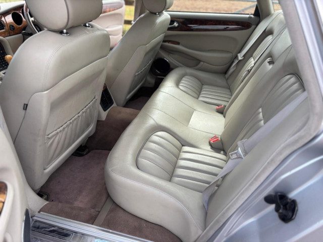 Jaguar Xj - Image 17
