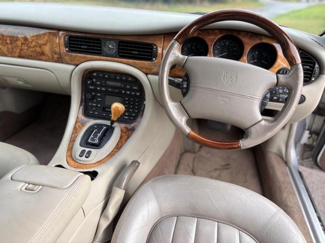 Jaguar Xj - Image 19