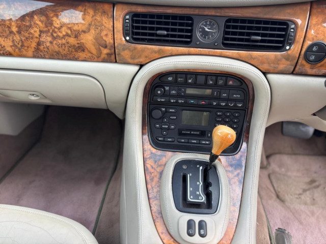 Jaguar Xj - Image 20