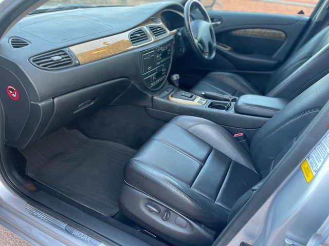 Jaguar S-Type - Image 11