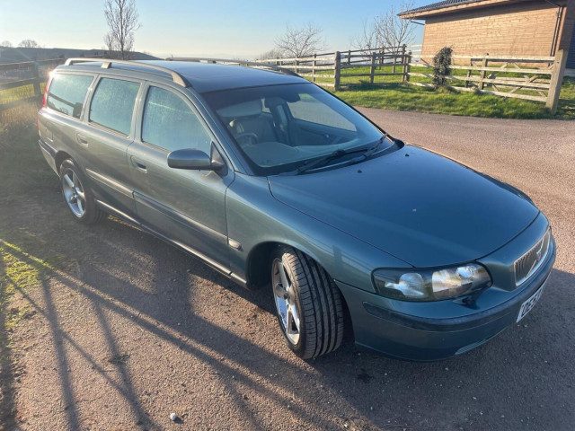 Volvo V70 - Image 8