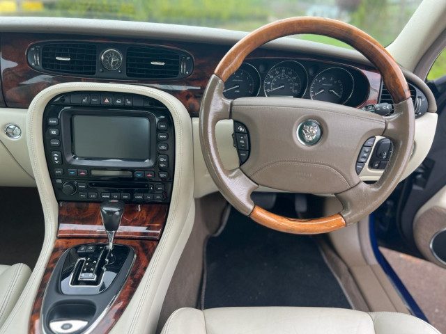 Jaguar Xjr - Image 11