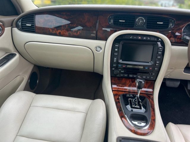 Jaguar Xjr - Image 12