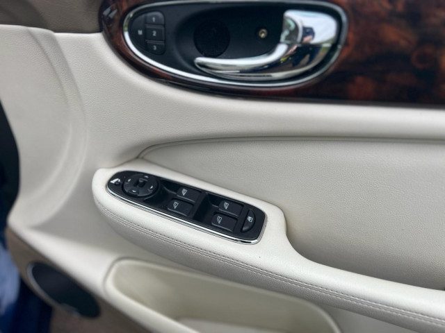 Jaguar Xjr - Image 17