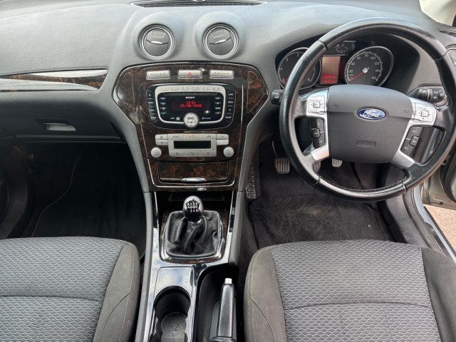 Ford Mondeo - Image 10