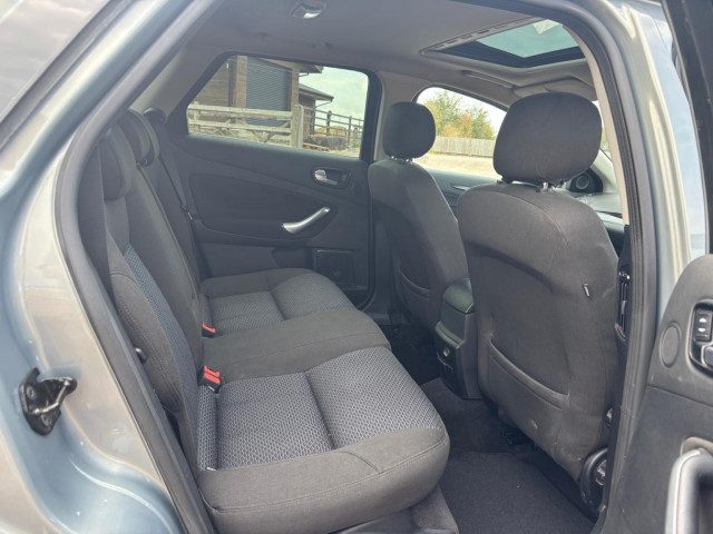 Ford Mondeo - Image 15