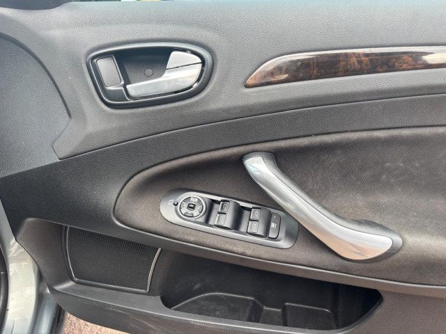 Ford Mondeo - Image 16