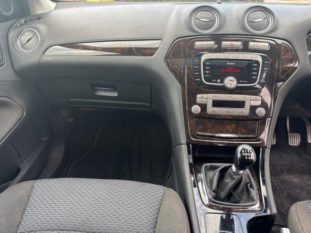 Ford Mondeo - Image 17
