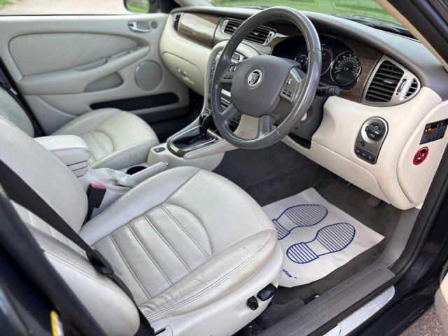 Jaguar X-Type - Image 10