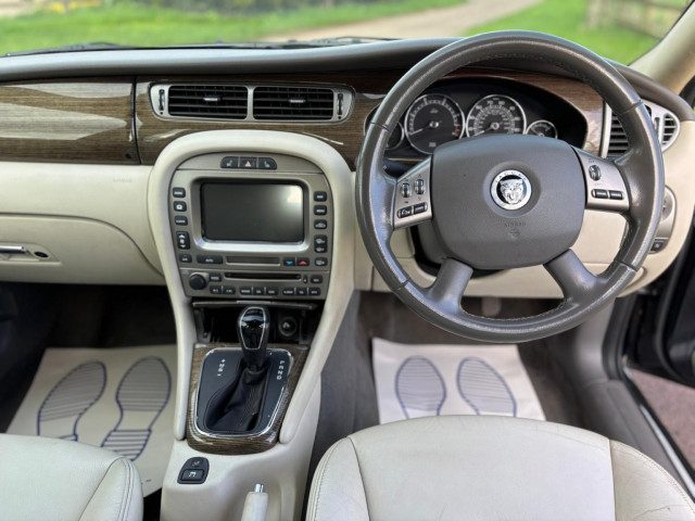 Jaguar X-Type - Image 11