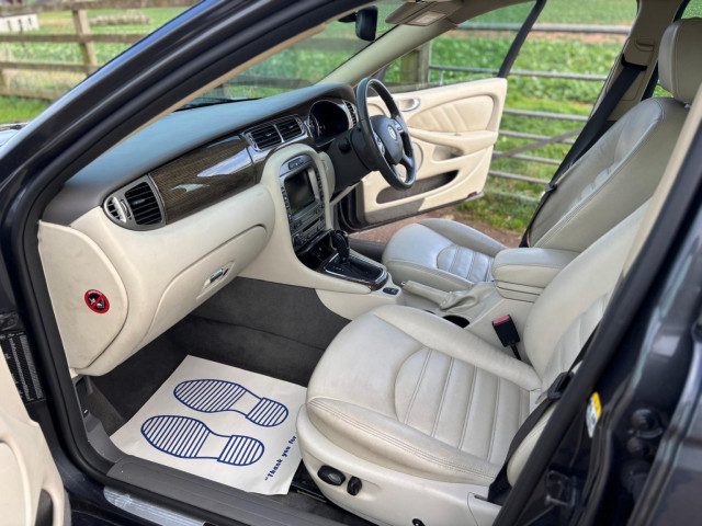 Jaguar X-Type - Image 12