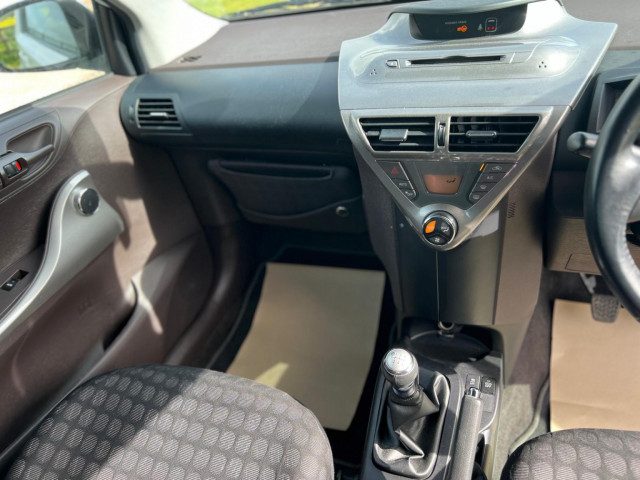 Toyota Iq - Image 11