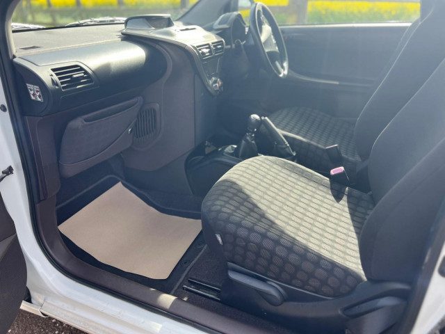 Toyota Iq - Image 12
