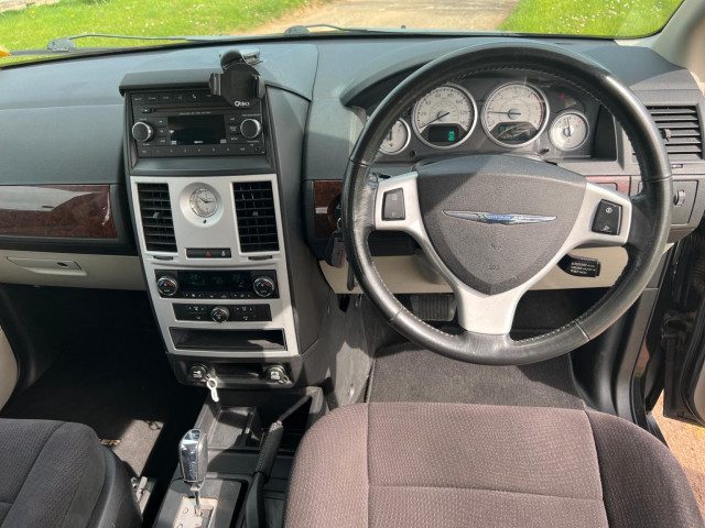 Chrysler Grand Voyager - Image 11