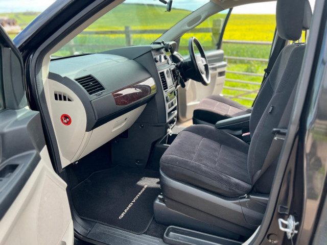 Chrysler Grand Voyager - Image 18