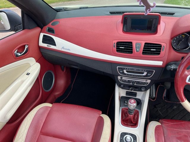 Renault Megane - Image 17
