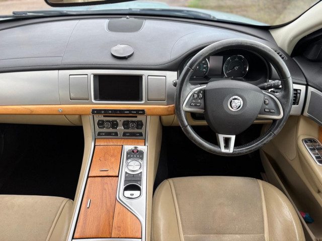 Jaguar Xf - Image 10