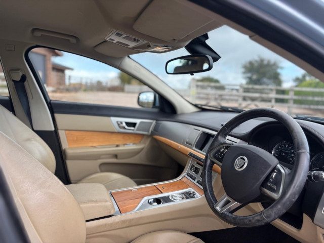 Jaguar Xf - Image 11