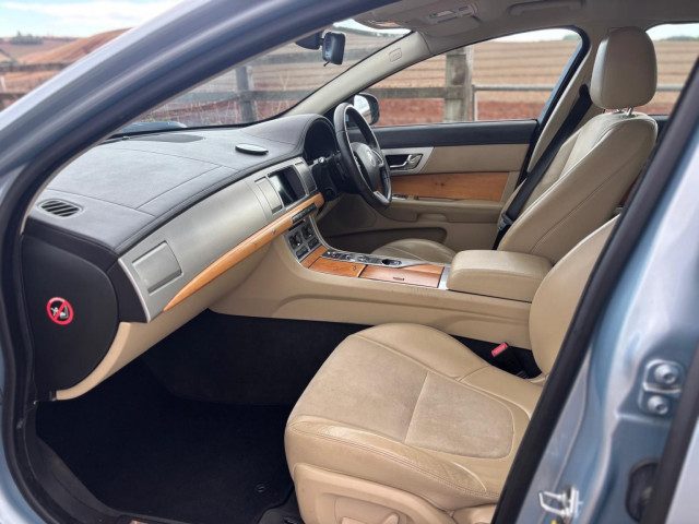 Jaguar Xf - Image 12