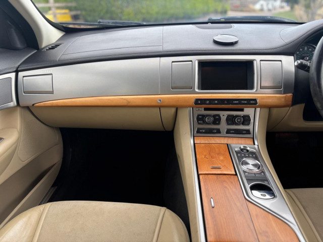 Jaguar Xf - Image 13