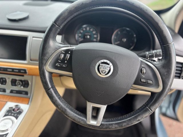 Jaguar Xf - Image 17