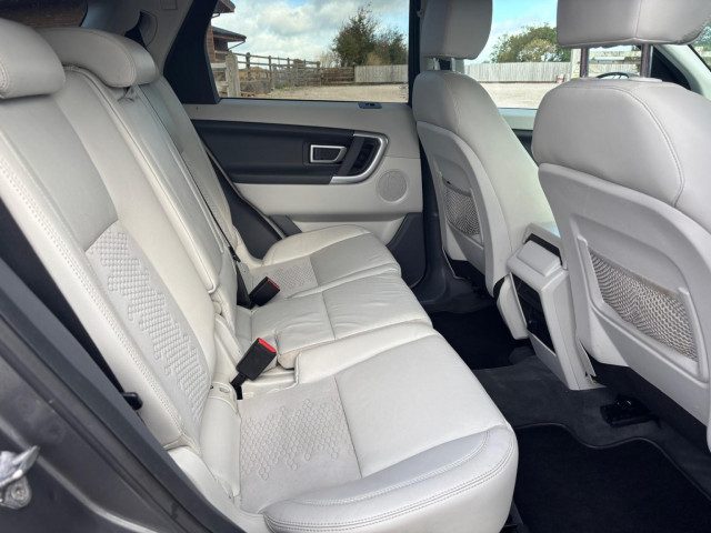 Land Rover Discovery Sport - Image 12