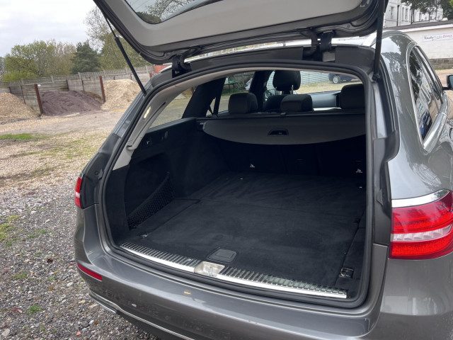 Mercedes-Benz E Class - Image 18